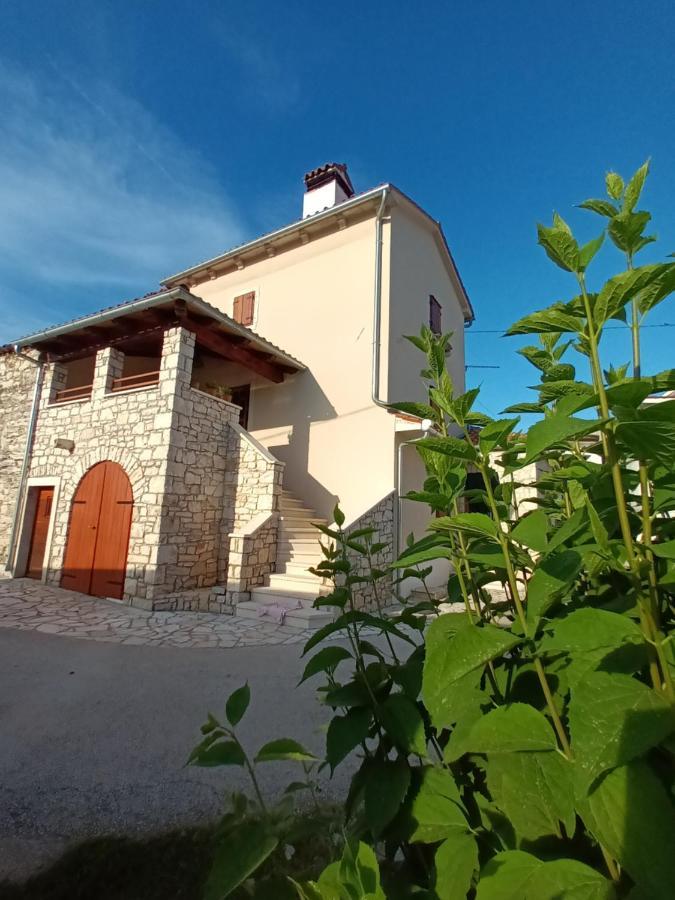 Guesthouse Marija Potpićan Eksteriør bilde