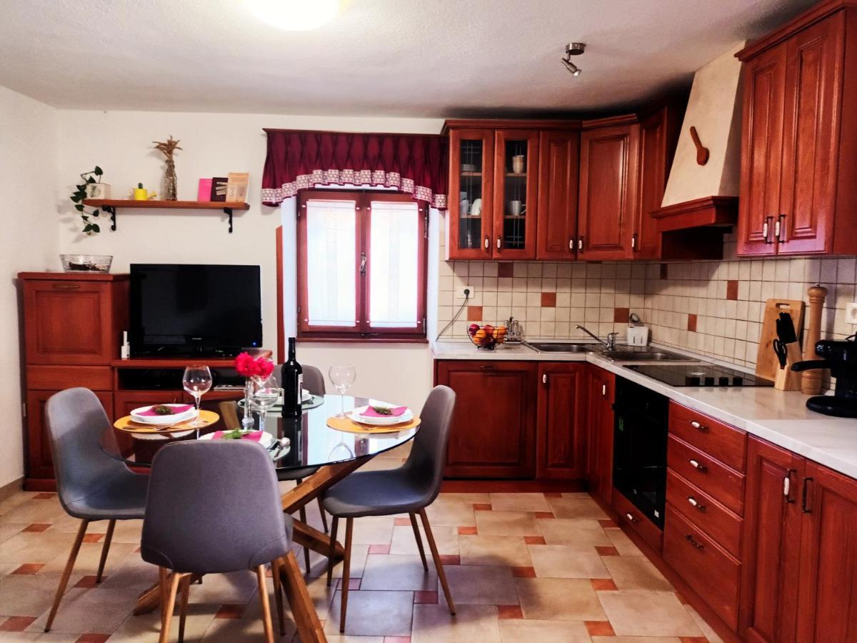 Guesthouse Marija Potpićan Eksteriør bilde
