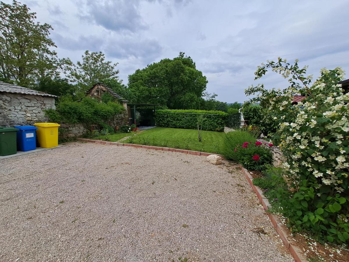 Guesthouse Marija Potpićan Eksteriør bilde